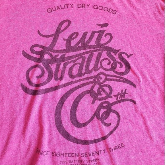 Red Levi's Logo Casual T-Shirt - Picture 8 of 12